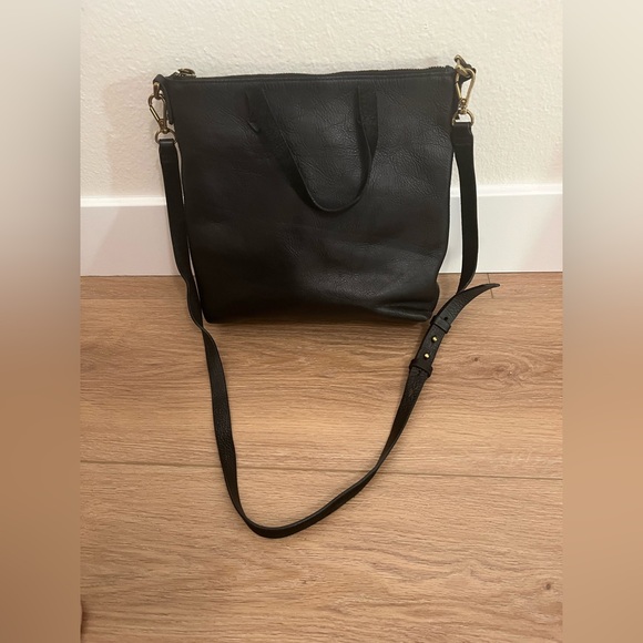Madewell Handbags - Madewell Black Leather Zip Top Shoulder Bag